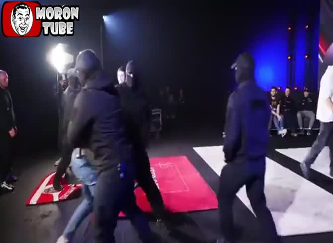 Video :Before an MMA battle, a press conference goes awry